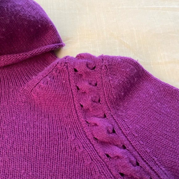 Carolina Herrera Turtleneck Wool Cashmere Sweater (SW1) - Picture 4 of 6